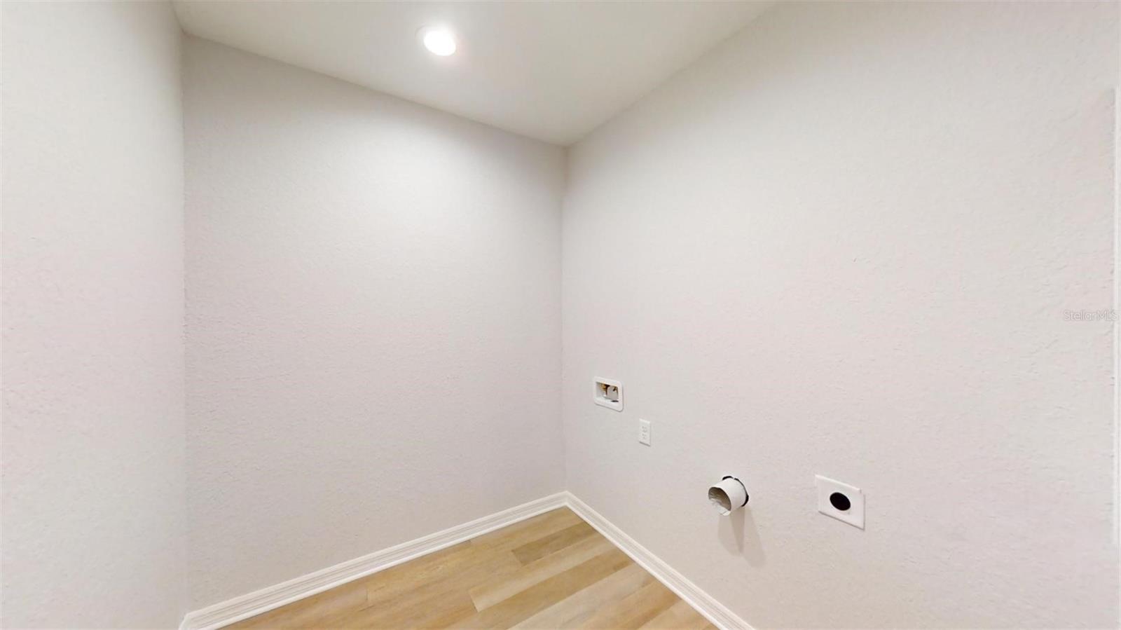 RAINBOW LAKES ESTATE - Residential