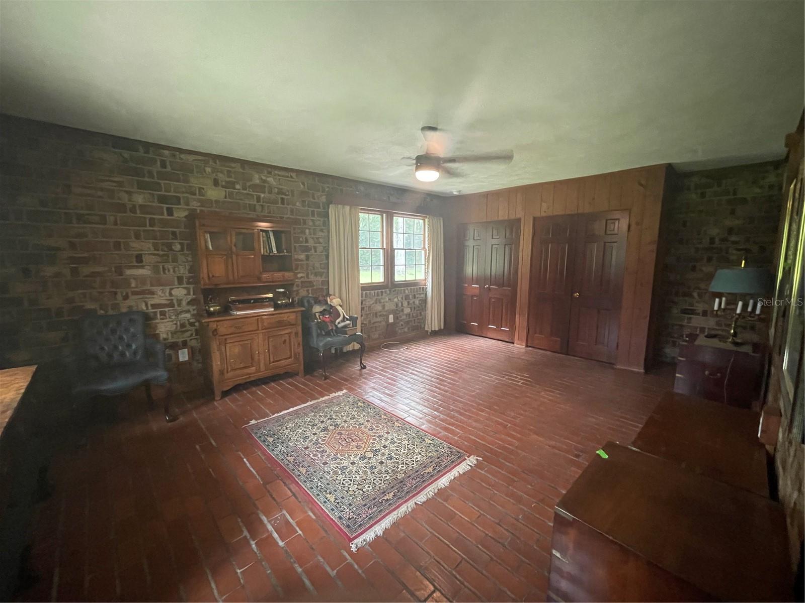 LAZONBY ACRES - Residential Lease