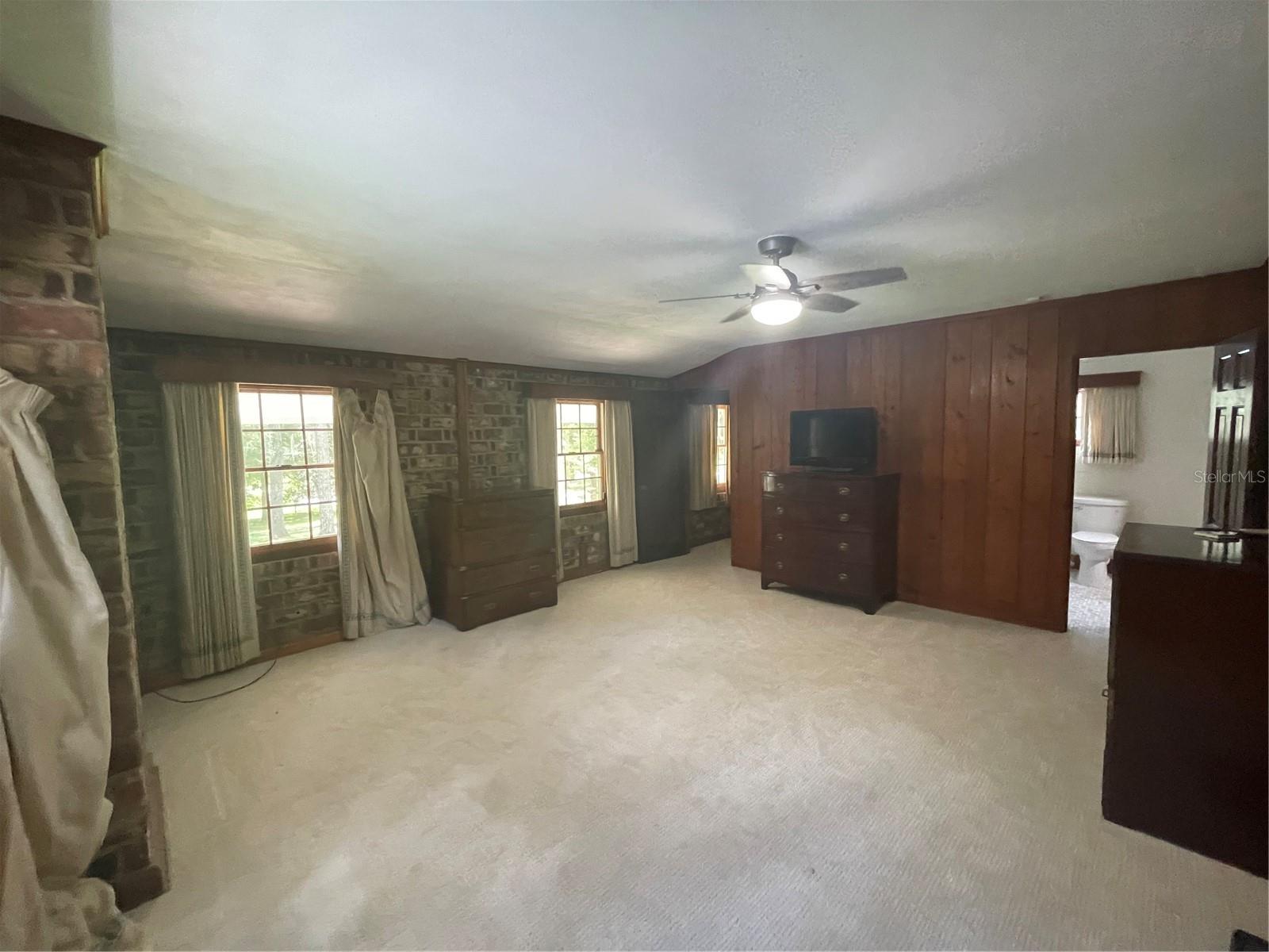 LAZONBY ACRES - Residential Lease