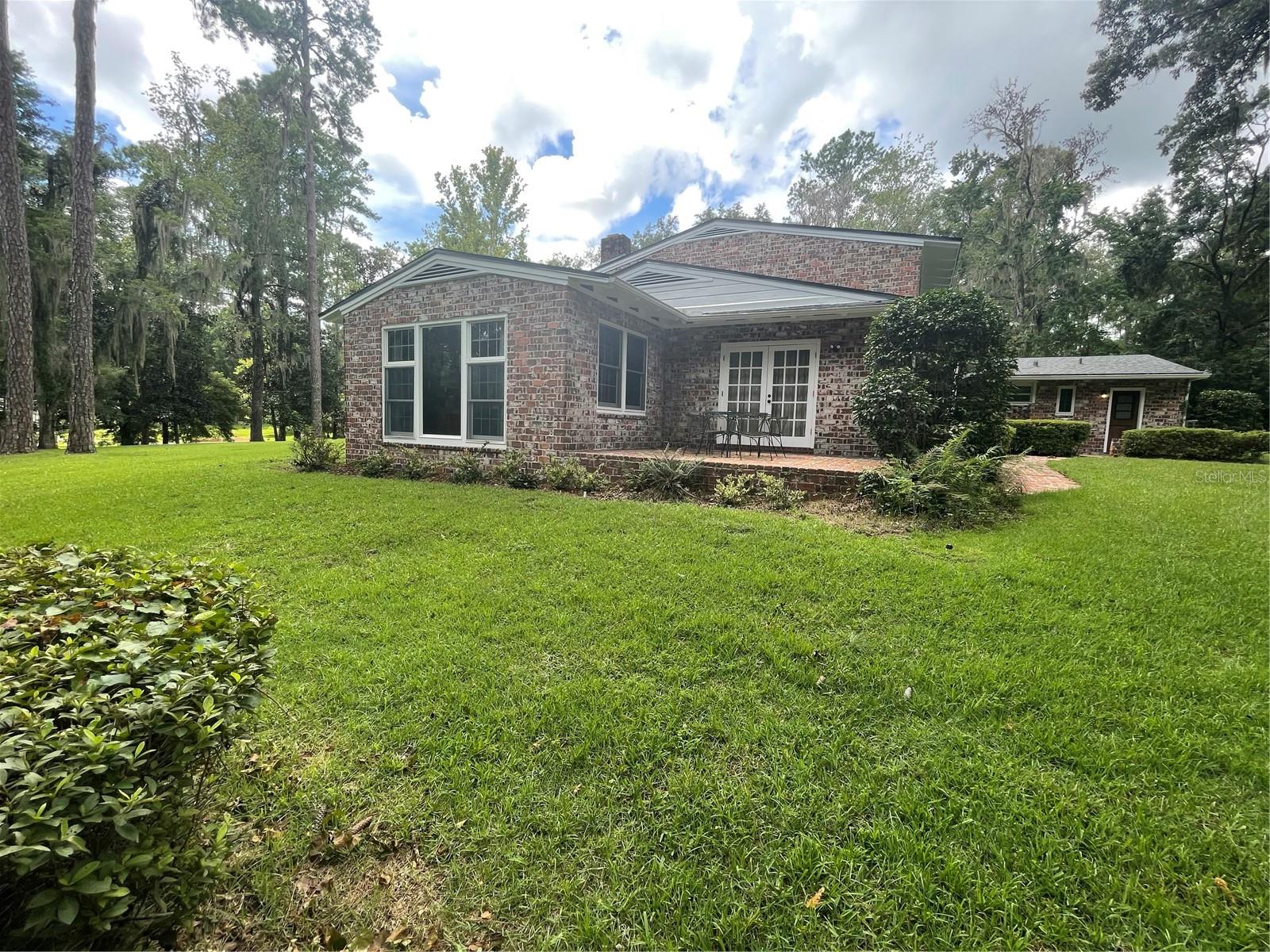 LAZONBY ACRES - Residential Lease