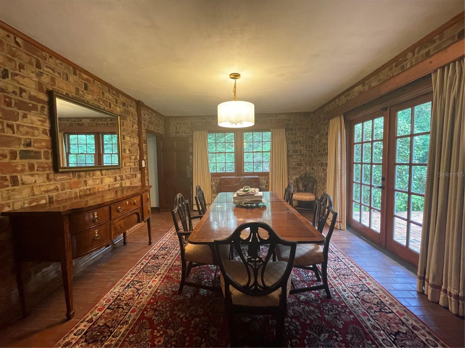 LAZONBY ACRES - Residential Lease