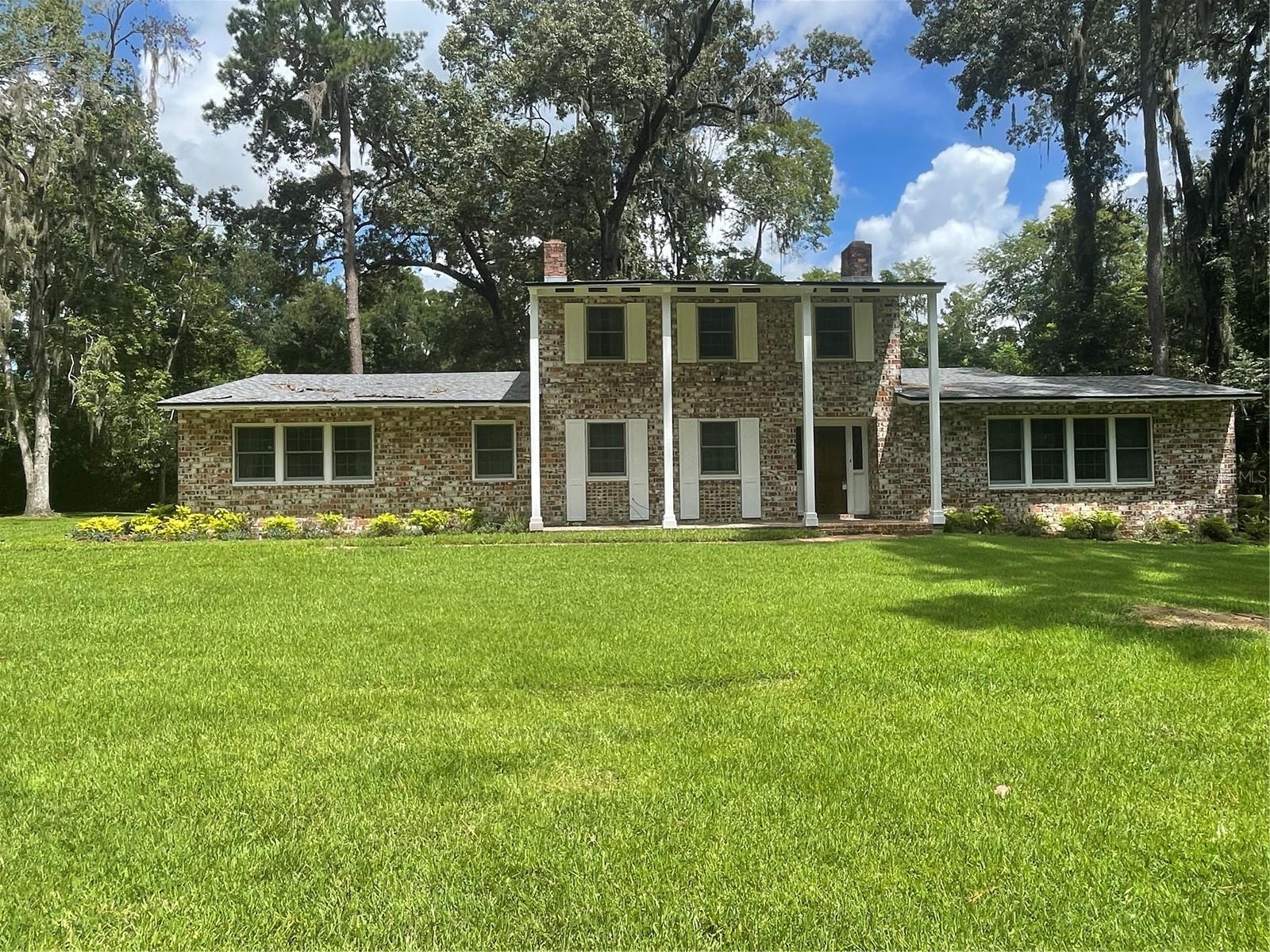 Welcome to another Coldwell Banker/Ellison Commercial Realty and Property Management Division!
Stunning 3-Bedroom, 2-Bathroom Home with Attached 1-bedroom, full bathroom Suite.
Overview: Welcome to this 3600sq ft fully remodeled 3-bedroom, 2-bathroom home with suite featuring original brick flooring that offers a charming historical feel combined with modern updates throughout. Nestled in a small and quiet neighborhood, this home includes a spacious attached suite perfect for a home office, guests, in-laws, or student giving them their own privacy and entry to come and go without disturbing the main house. Enjoy the best of both worlds with a blend of classic character and contemporary luxury.
Property Features:
3 Bedrooms, 2 Bathrooms with the option to turn one of the great rooms into a 4th bedroom in the main house.
Attached Apartment (ideal for guests, or a home office)
Spacious, open concept living area
Oversized dining area to fit the entire family and friends
Original brick flooring throughout, adding warmth and character
Fully remodeled kitchen with modern touches such as a gorgeous butcher block countertop and brand-new cabinetry along with stainless-steel appliances to enhance comfort and style
Ample natural light with large windows and open spaces
Private outdoor area perfect for entertaining or relaxation
2 car garage with washer and dryer hook up.
This home is absolutely stunning with all of its uniqueness. You do not want to miss this!
Move in Fees:
Application Fee $50 for each adult
Admin Fee $250
Security Deposit $4900
Refundable pet fee $300/$500 based on size
Pet Rent $25/month for each pet