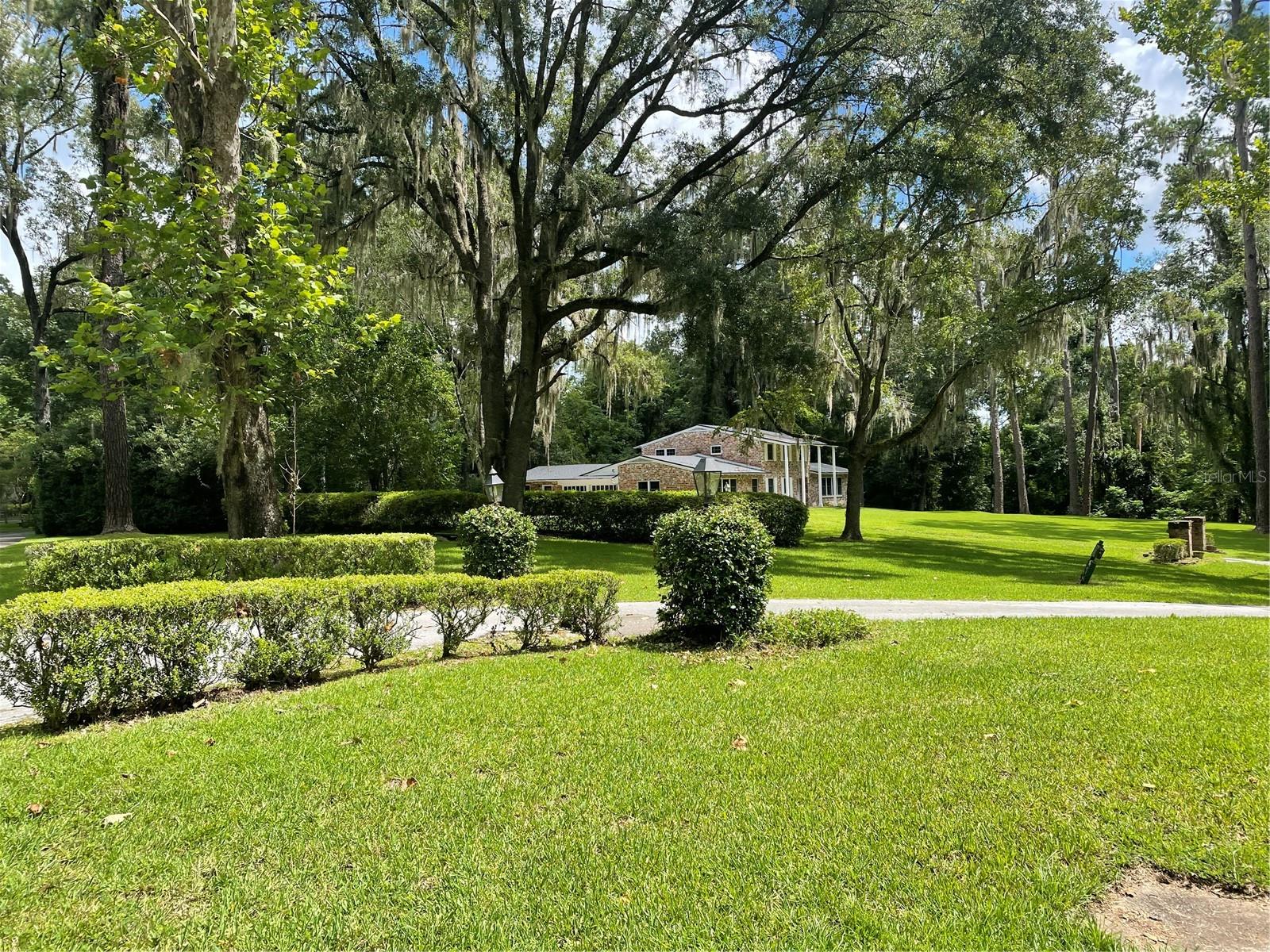 LAZONBY ACRES - Residential Lease