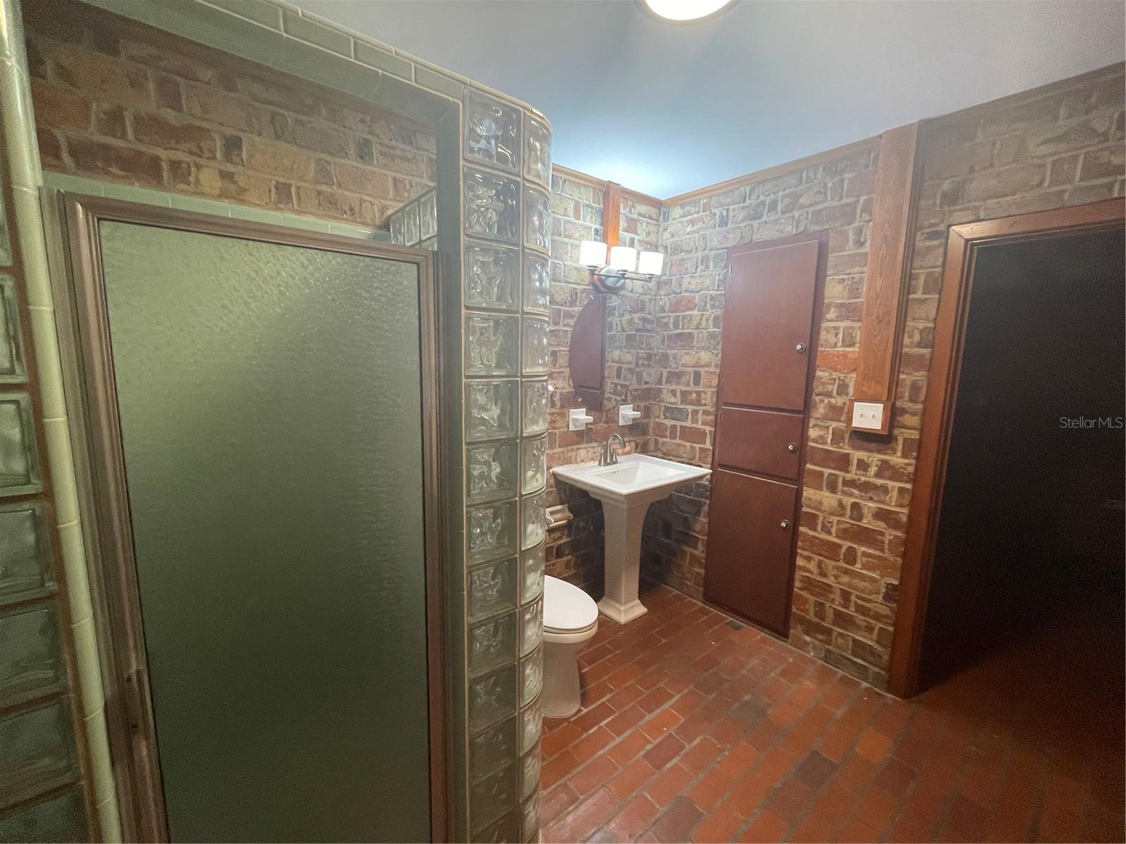 LAZONBY ACRES - Residential Lease