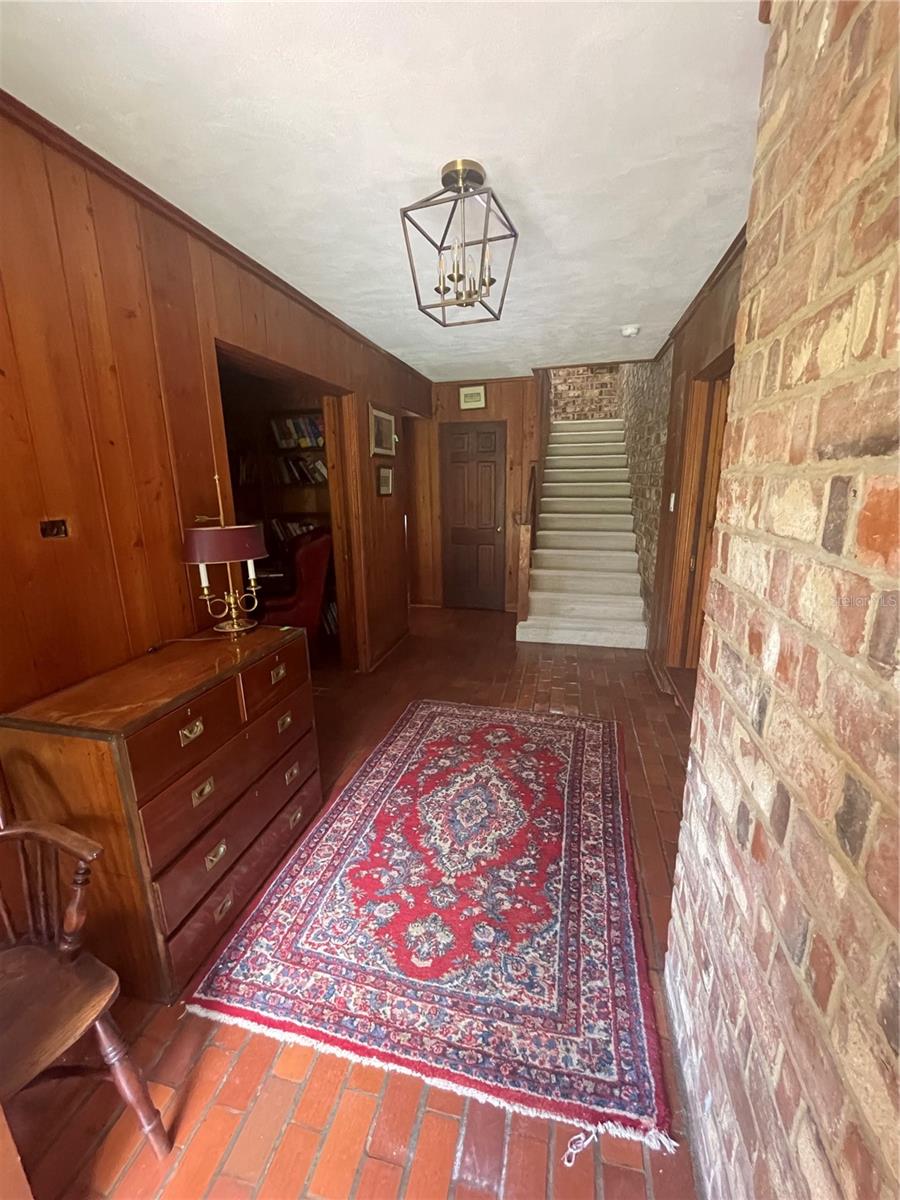 LAZONBY ACRES - Residential Lease