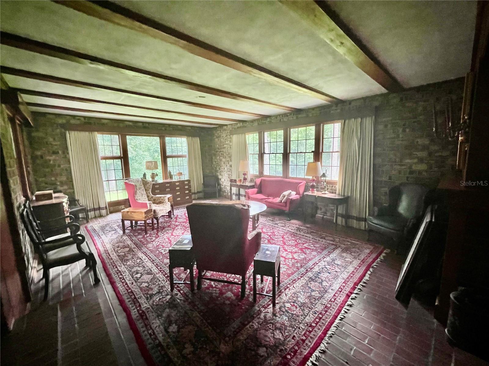 LAZONBY ACRES - Residential Lease