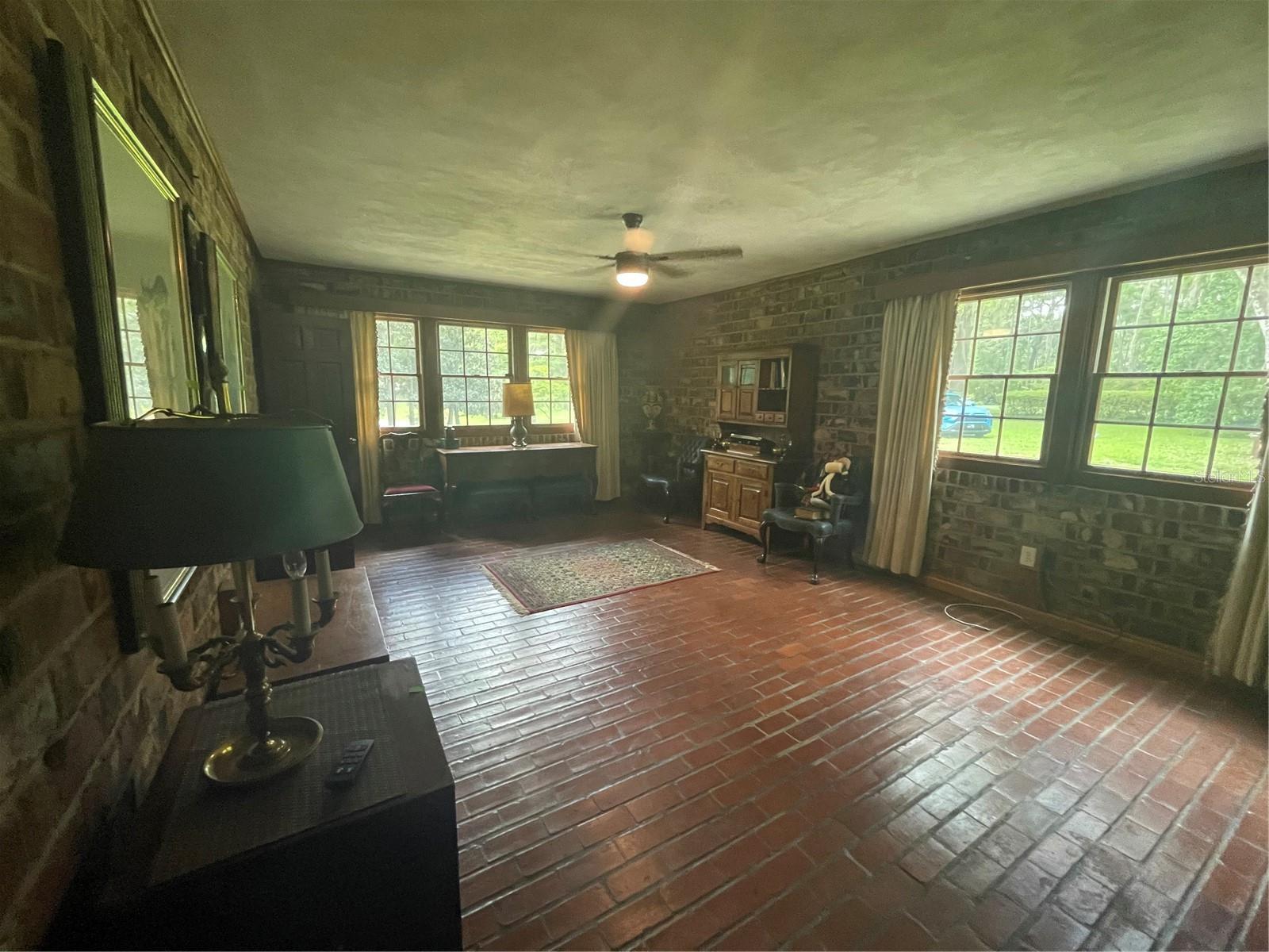 LAZONBY ACRES - Residential Lease