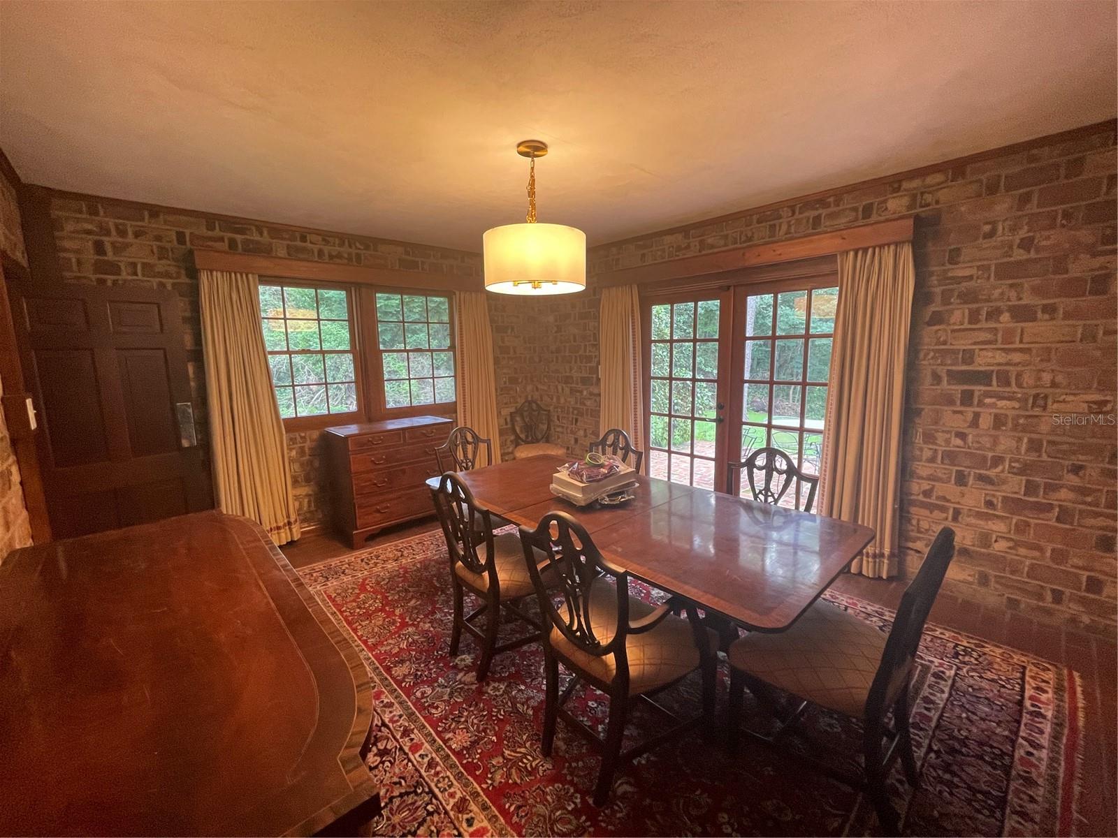 LAZONBY ACRES - Residential Lease