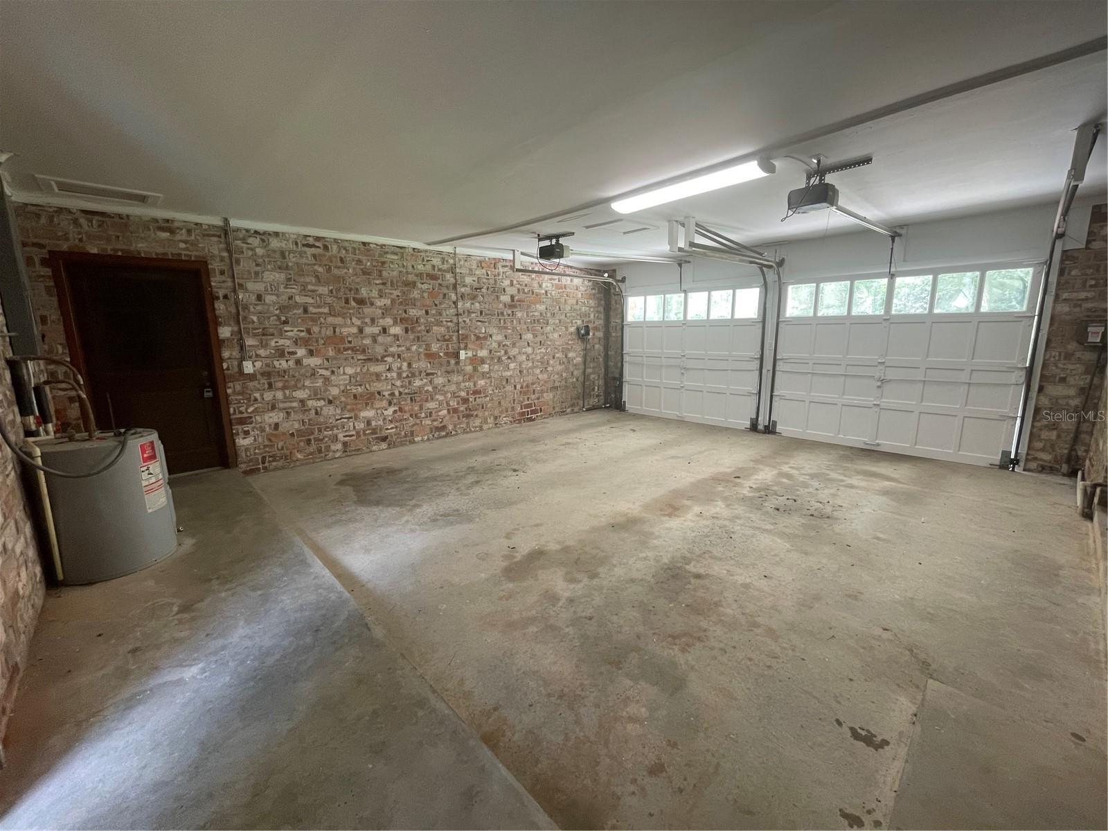 LAZONBY ACRES - Residential Lease