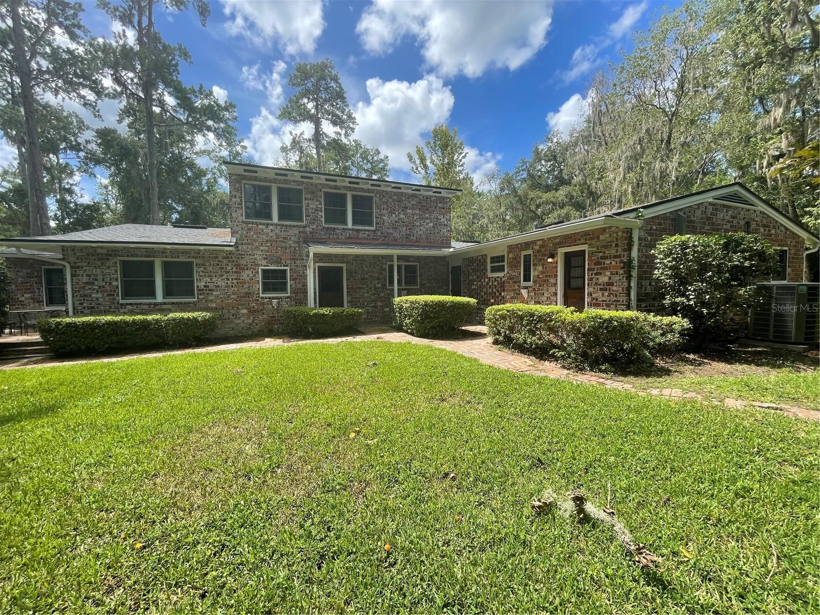 LAZONBY ACRES - Residential Lease