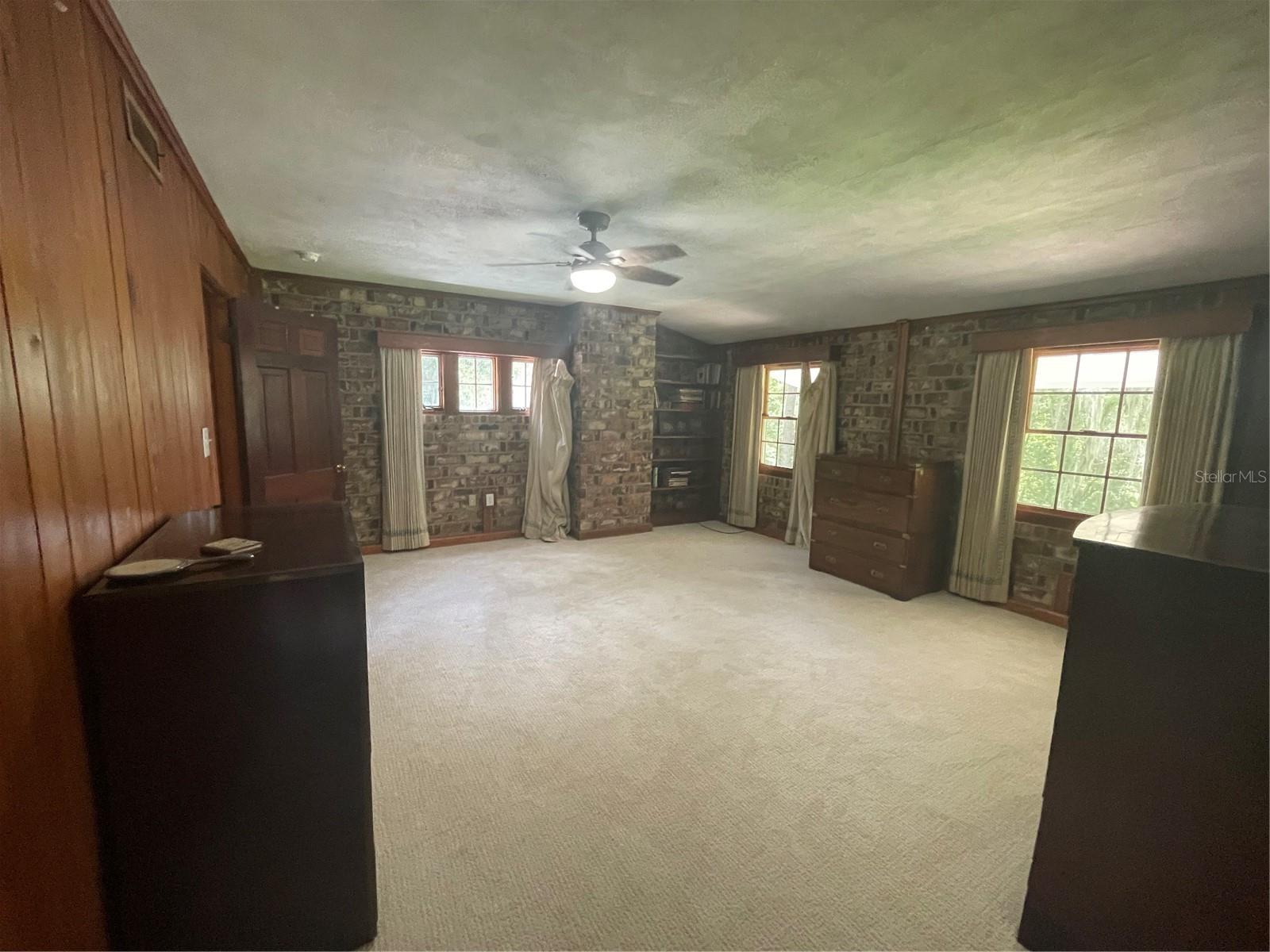 LAZONBY ACRES - Residential Lease