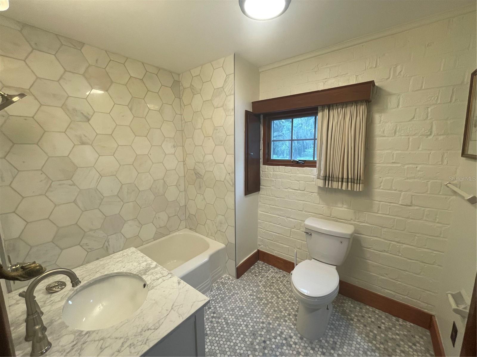 LAZONBY ACRES - Residential Lease