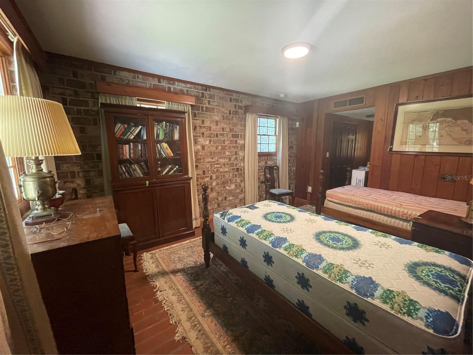 LAZONBY ACRES - Residential Lease