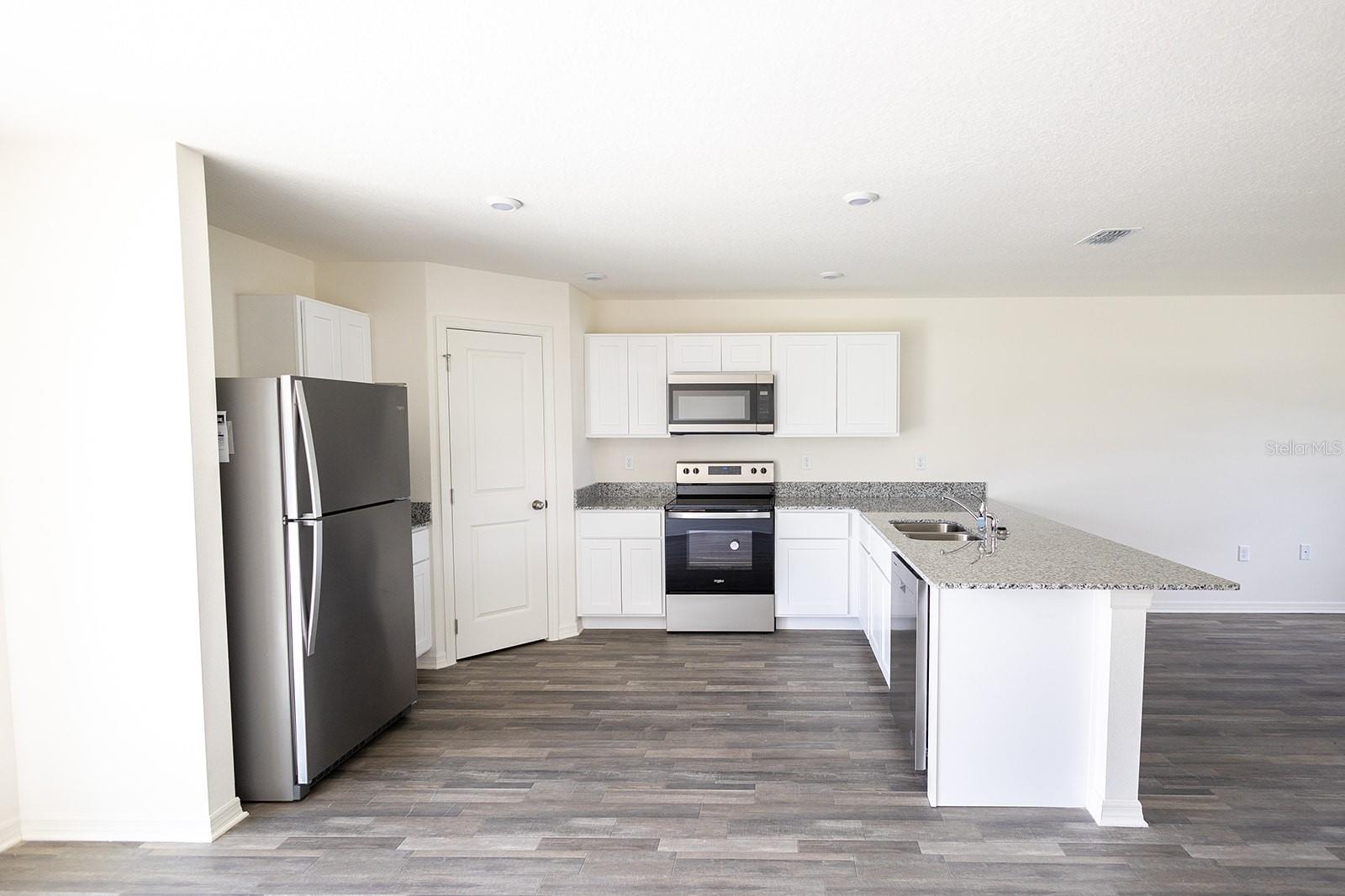 HILLVIEW - Residential Lease