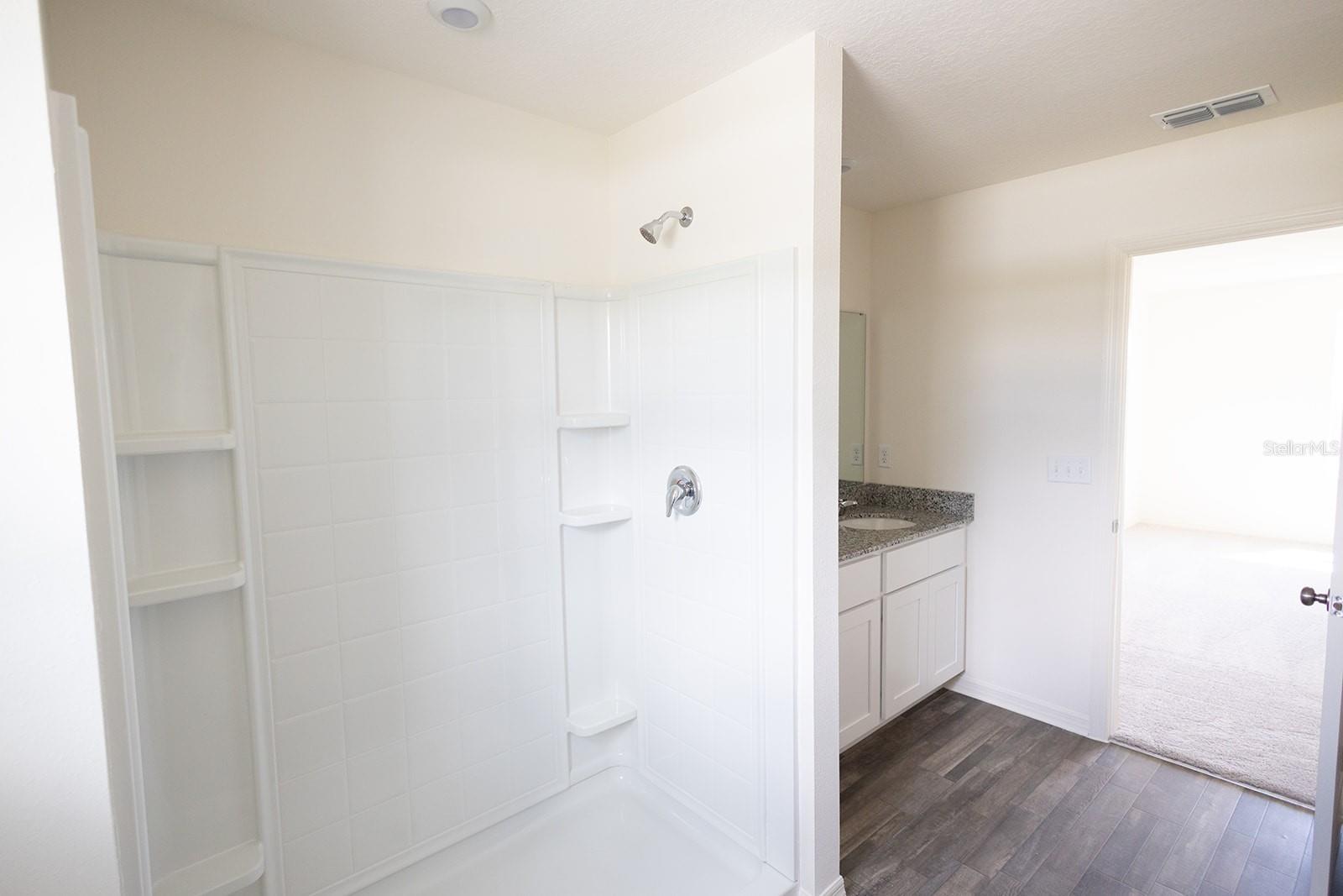 HILLVIEW - Residential Lease