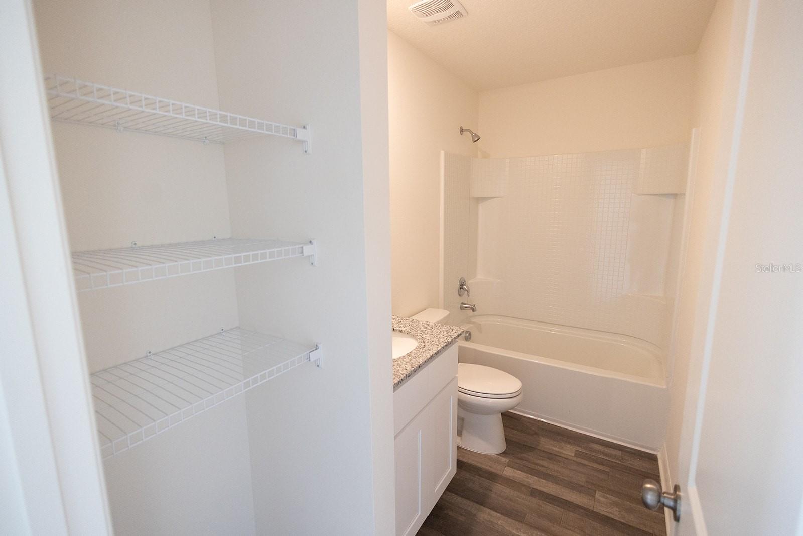 HILLVIEW - Residential Lease