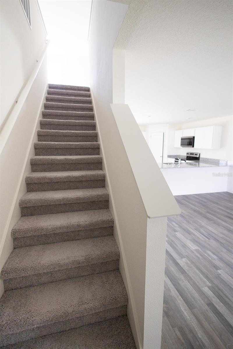 HILLVIEW - Residential Lease