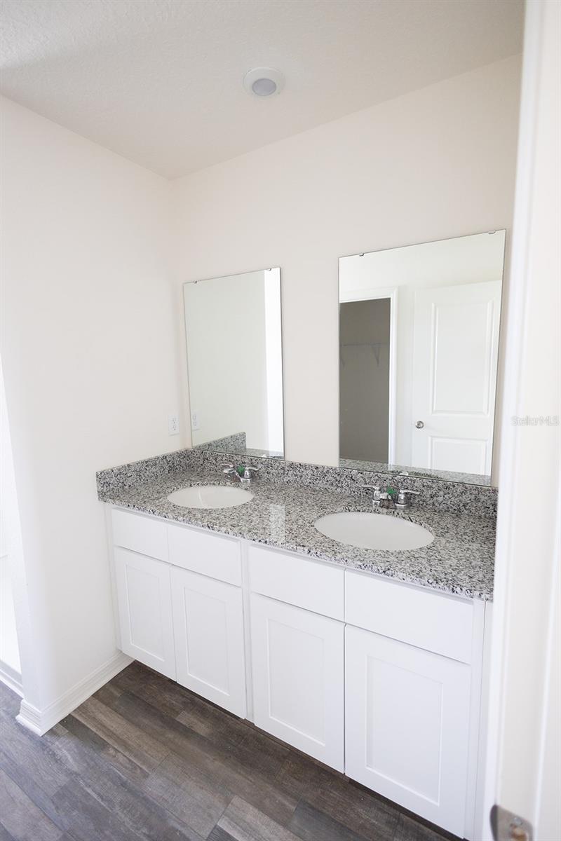 HILLVIEW - Residential Lease