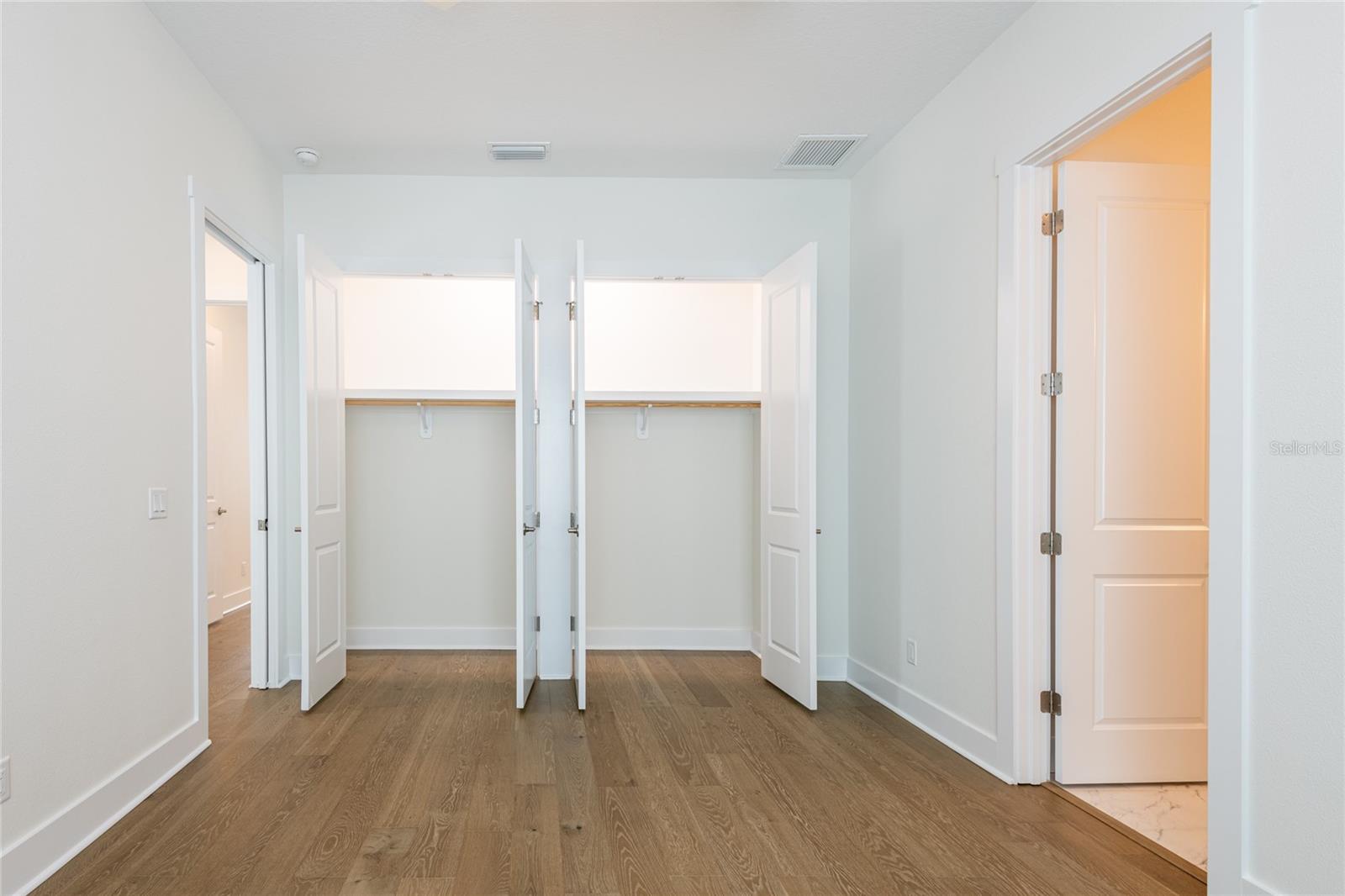 OAK BEND TWNHMS - Residential