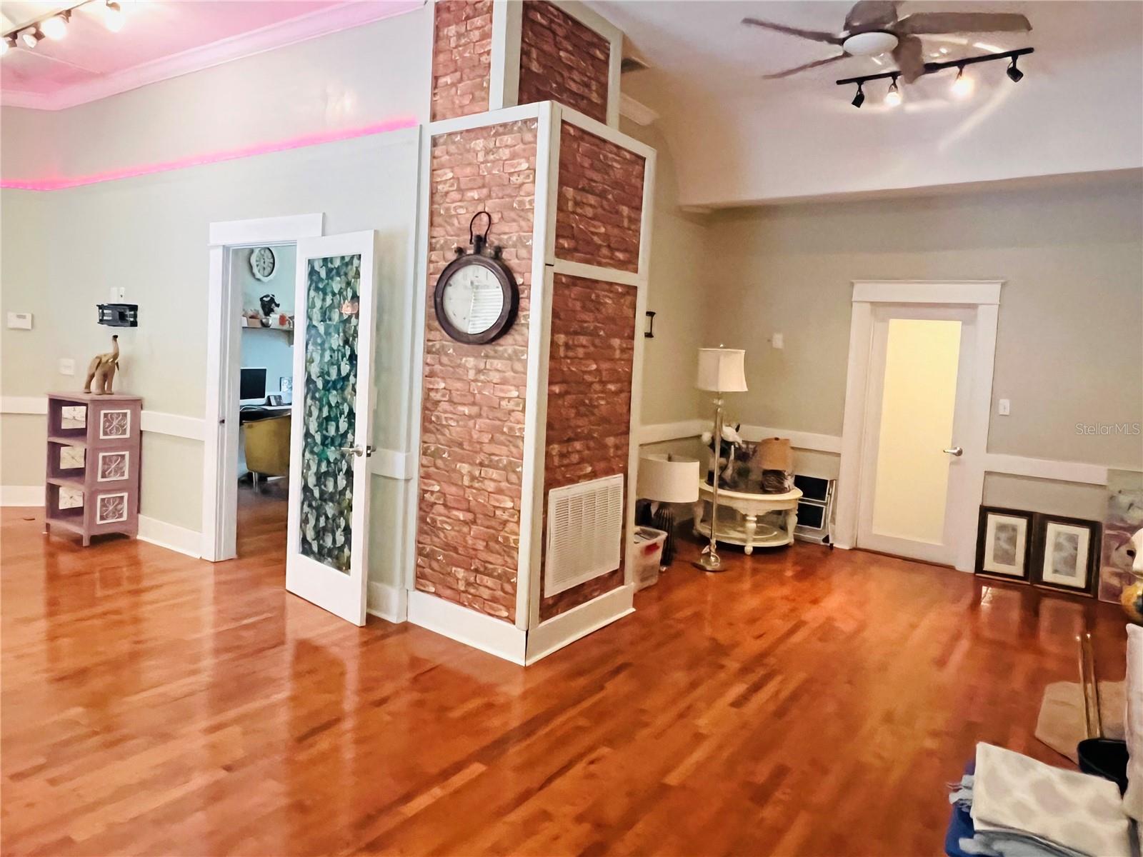 PACKWOOD - Commercial Lease