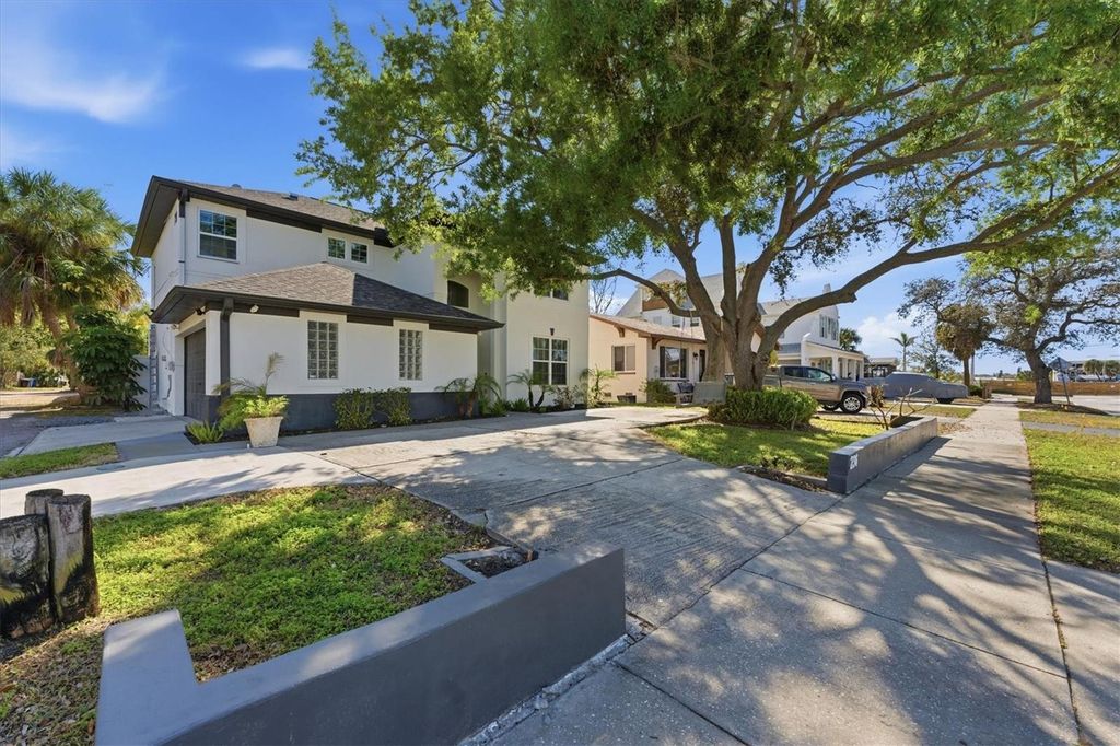 Photo of 236 15th Avenue SE, St Petersburg, FL 33701 (MLS # D6146476)