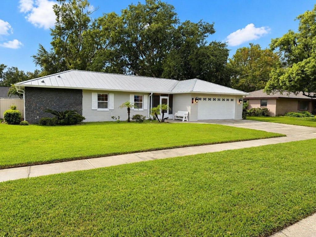 Photo of 7640 Village Green Dr, Winter Park, FL 32792 (MLS # O6431278)