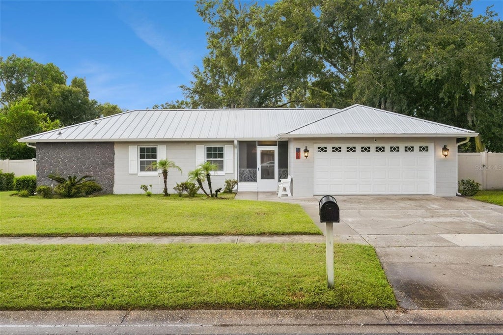 Photo of 7640 Village Green Dr, Winter Park, FL 32792 (MLS # O6431278)