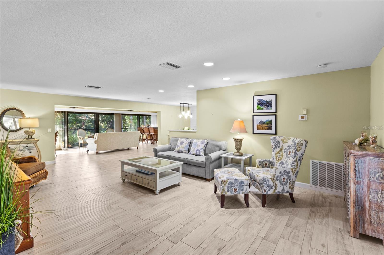 7143 FAIRWAY BEND LANE