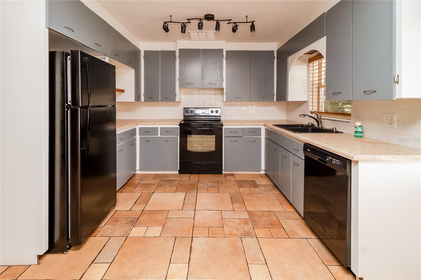 LITTLE PEARL LAKE HEIGHTS - Residential Lease