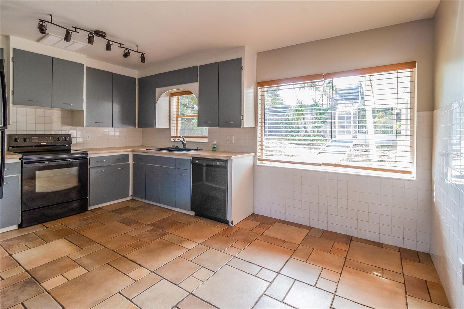 LITTLE PEARL LAKE HEIGHTS - Residential Lease