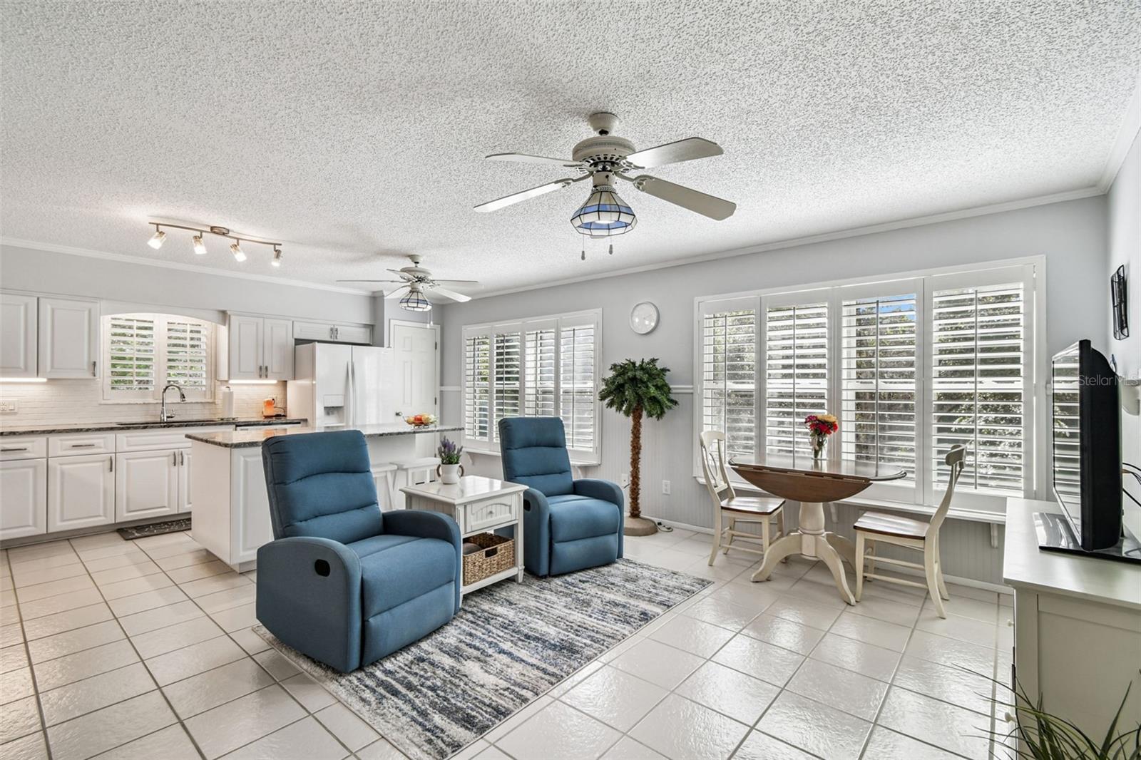 ON TOP OF THE WORLD - Residential