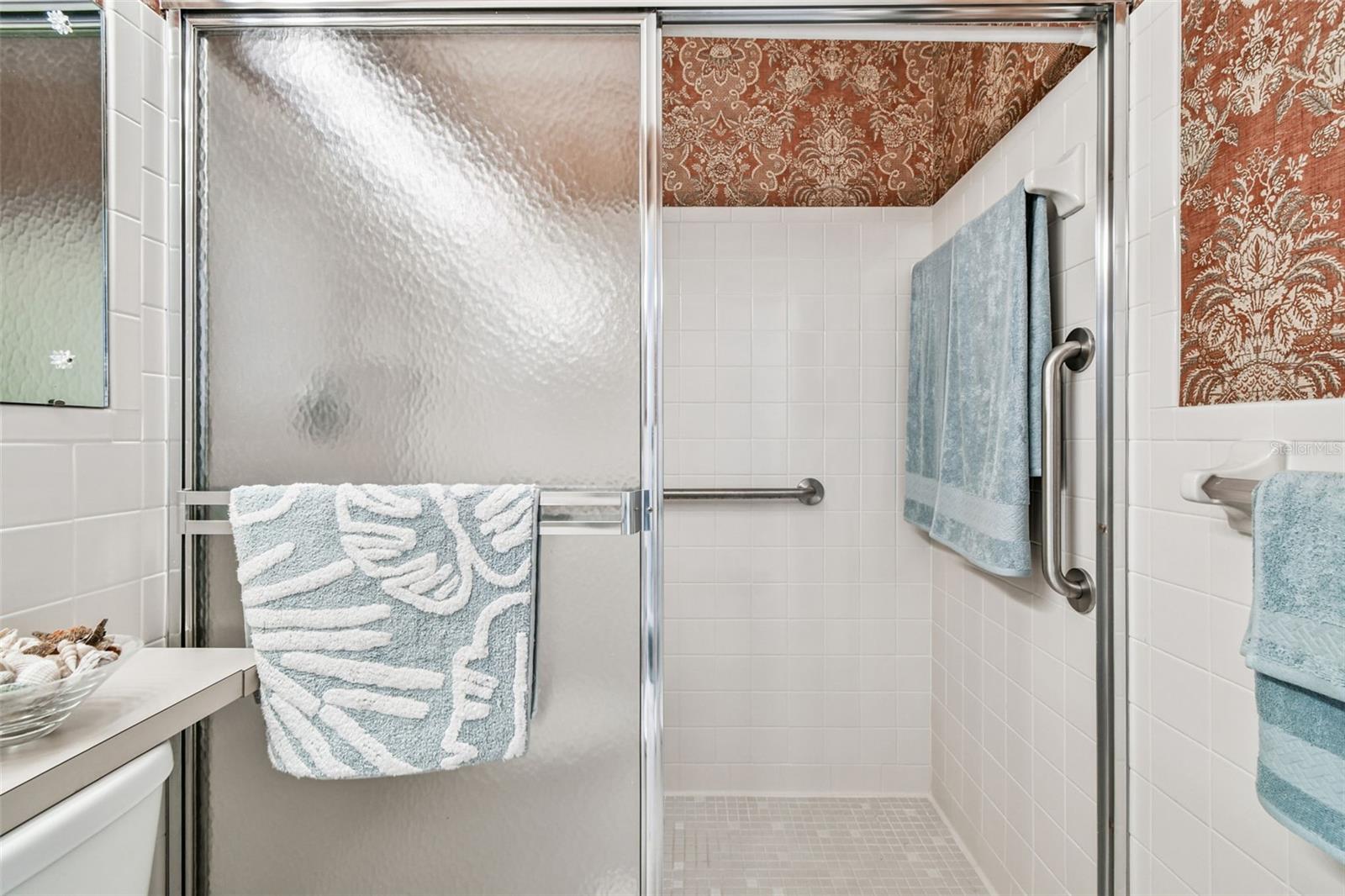 ON TOP OF THE WORLD - Residential