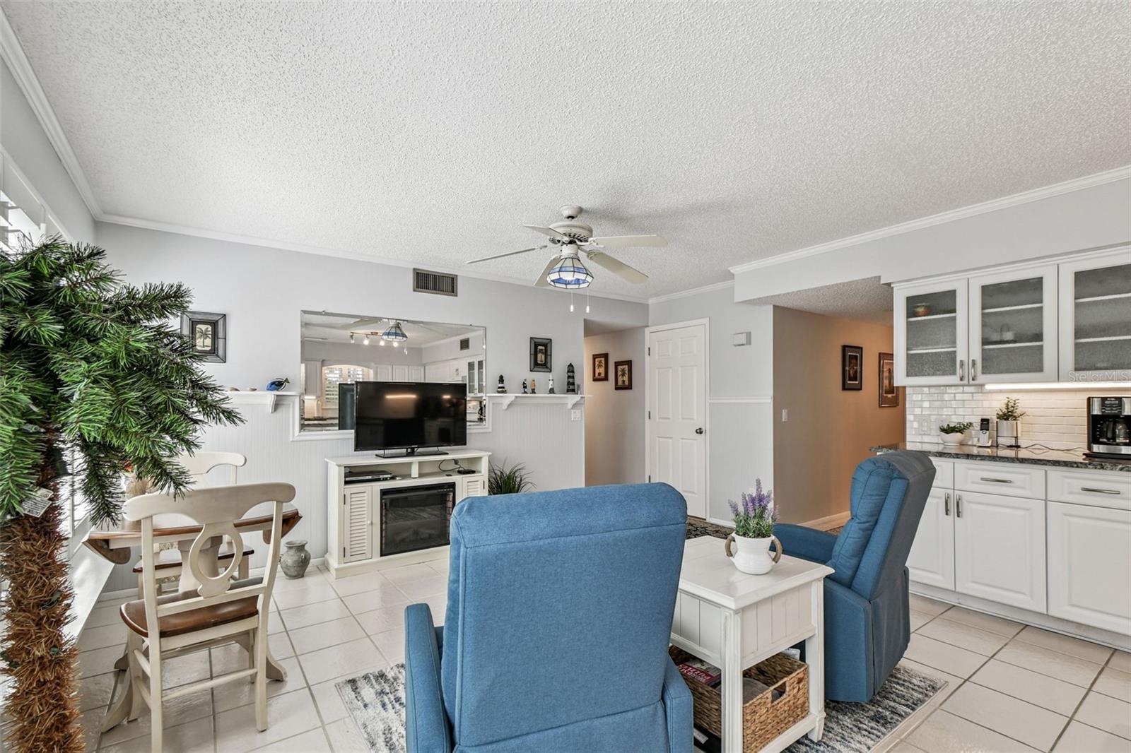 ON TOP OF THE WORLD - Residential