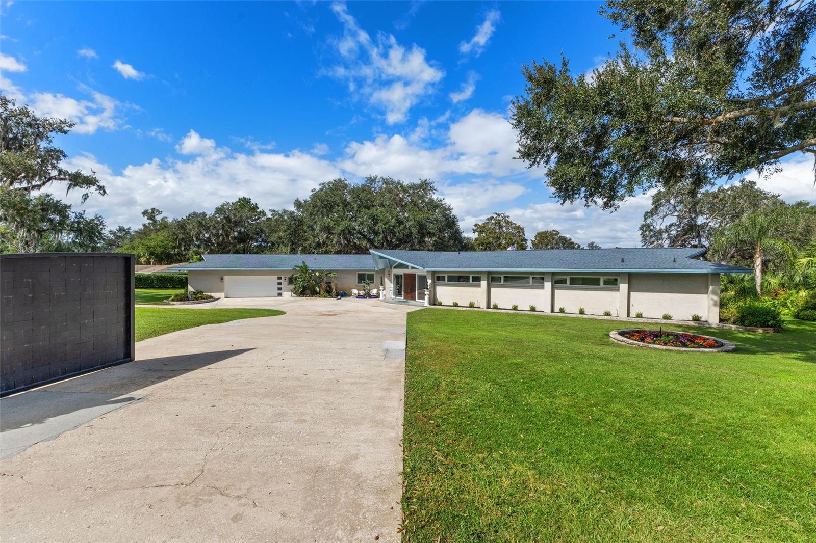 8711 E CRESCO LANE