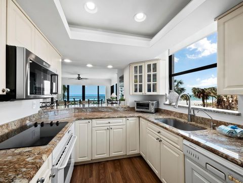 A home in LONGBOAT KEY