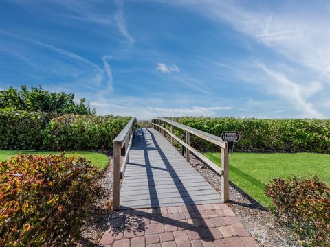 A home in LONGBOAT KEY