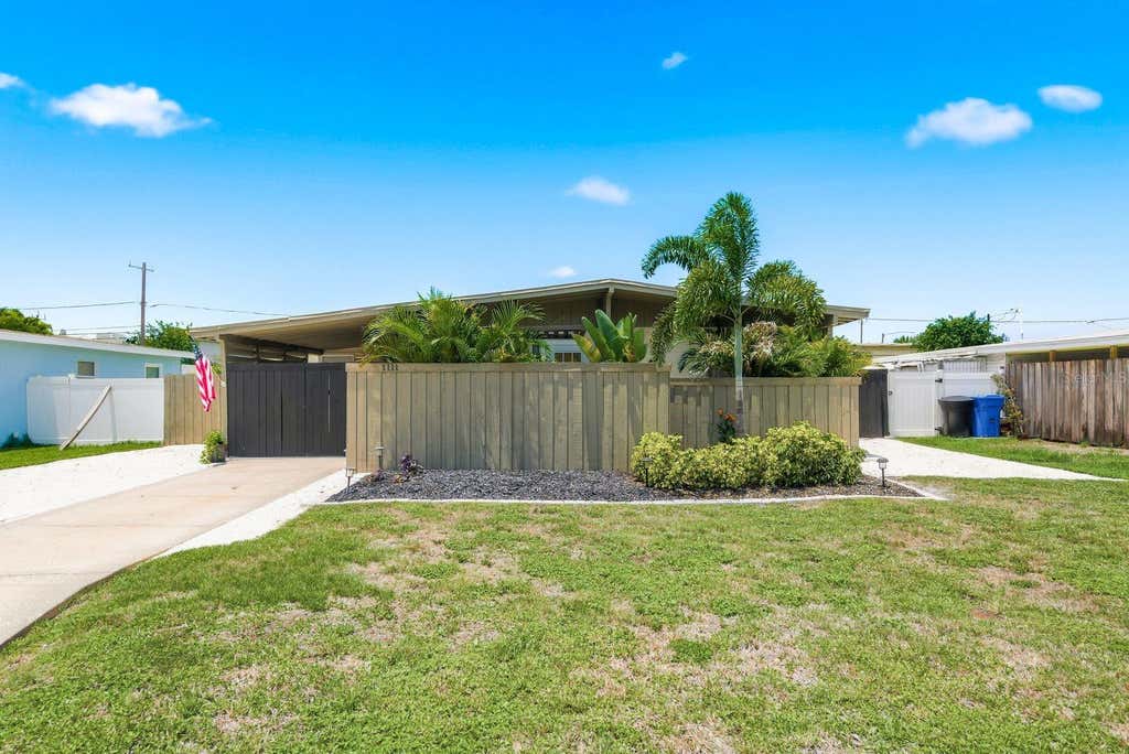 Photo of 1111 61st Avenue N, St Petersburg, FL 33703 (MLS # TB8517438)