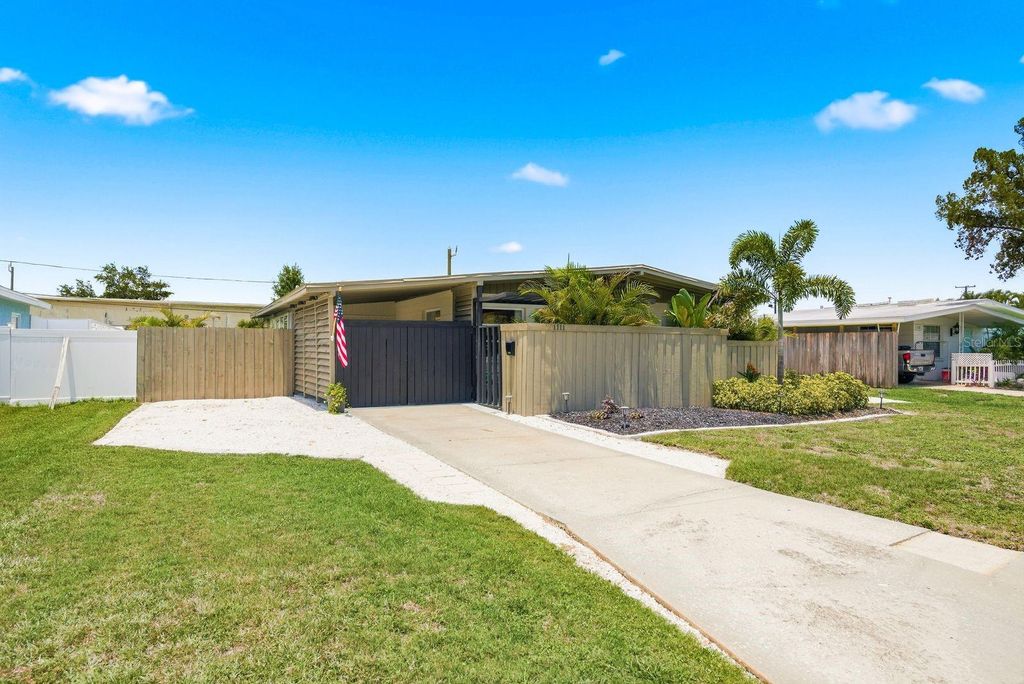 Photo of 1111 61st Avenue N, St Petersburg, FL 33703 (MLS # TB8517438)