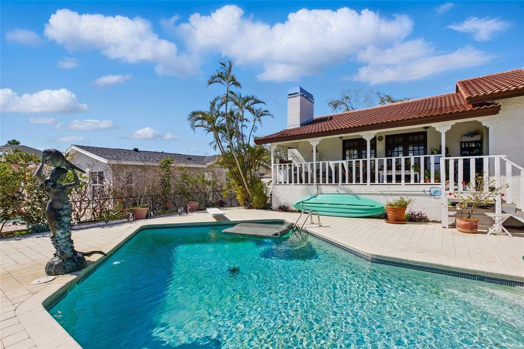 Photo of 11285 8th Street E, Treasure Island, FL 33706 (MLS # TB8389581)