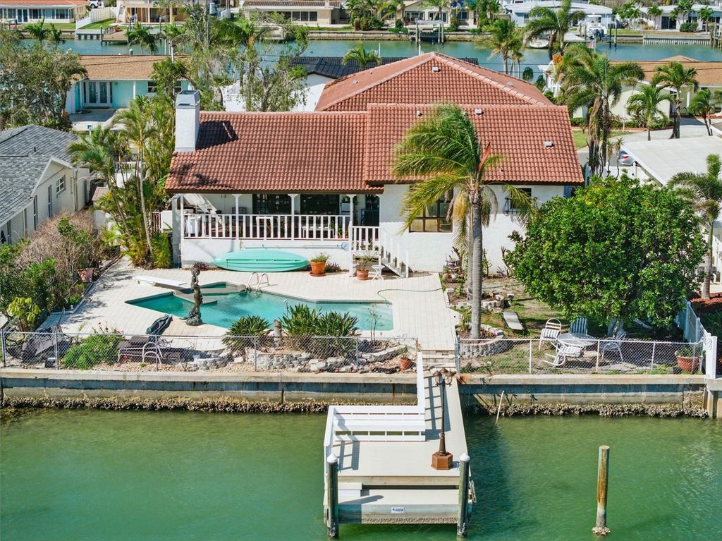 Photo of 11285 8th Street E, Treasure Island, FL 33706 (MLS # TB8389581)