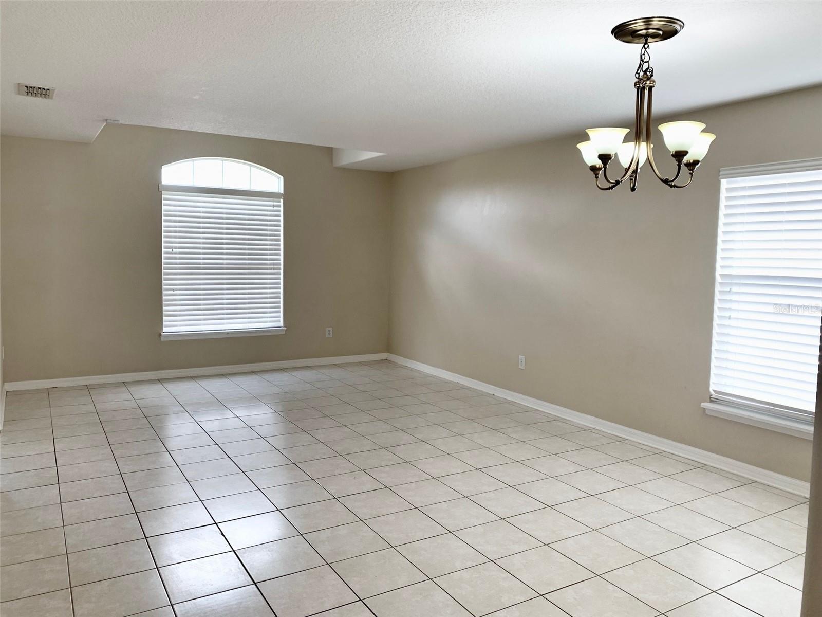 CHASE GROVES UNIT 3 - Residential Lease