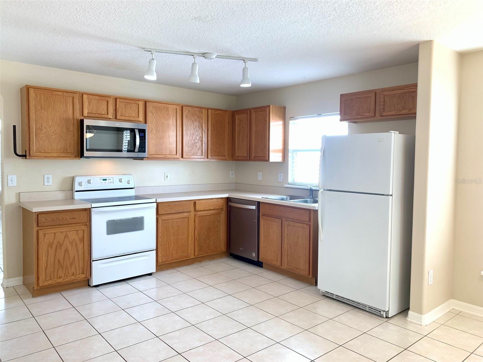 CHASE GROVES UNIT 3 - Residential Lease