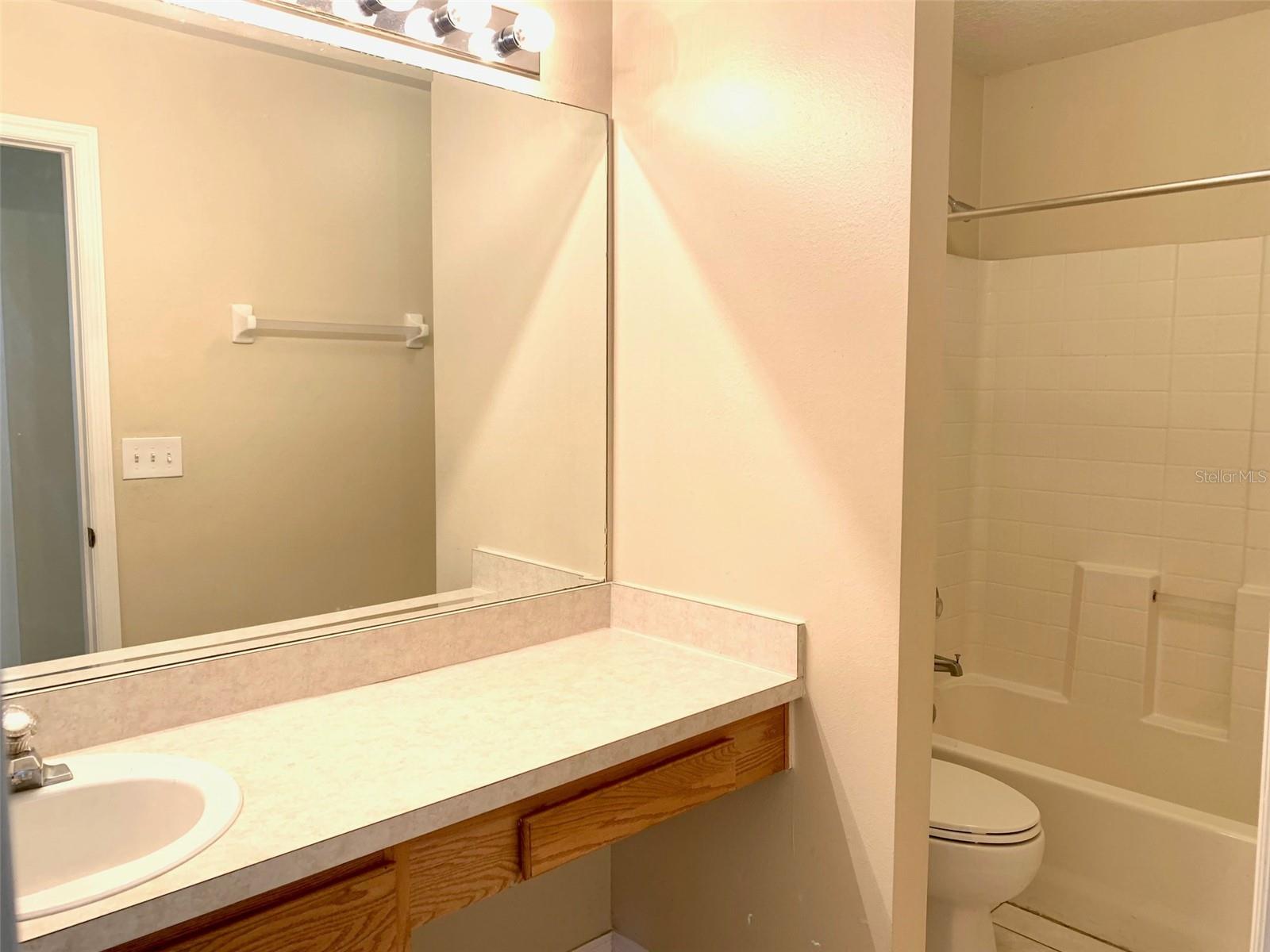 CHASE GROVES UNIT 3 - Residential Lease