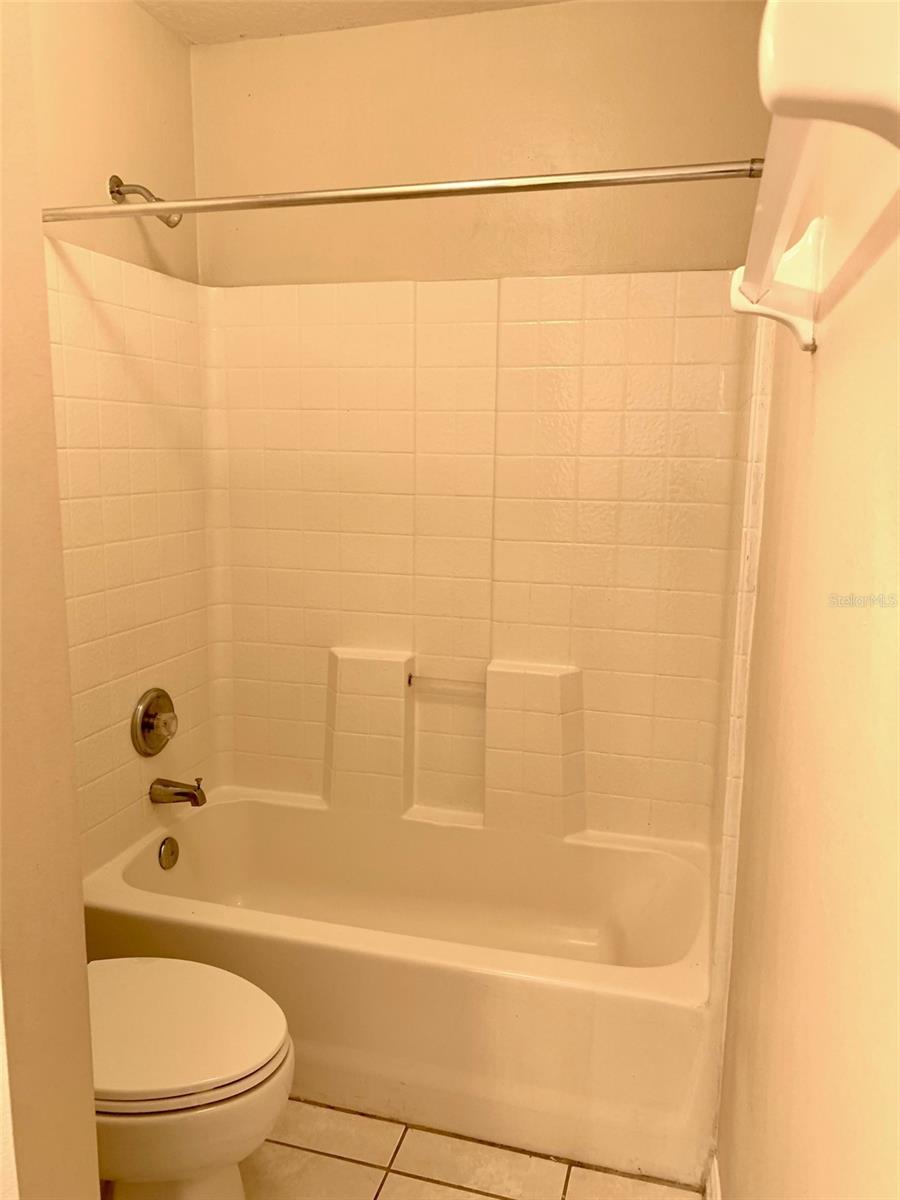 CHASE GROVES UNIT 3 - Residential Lease