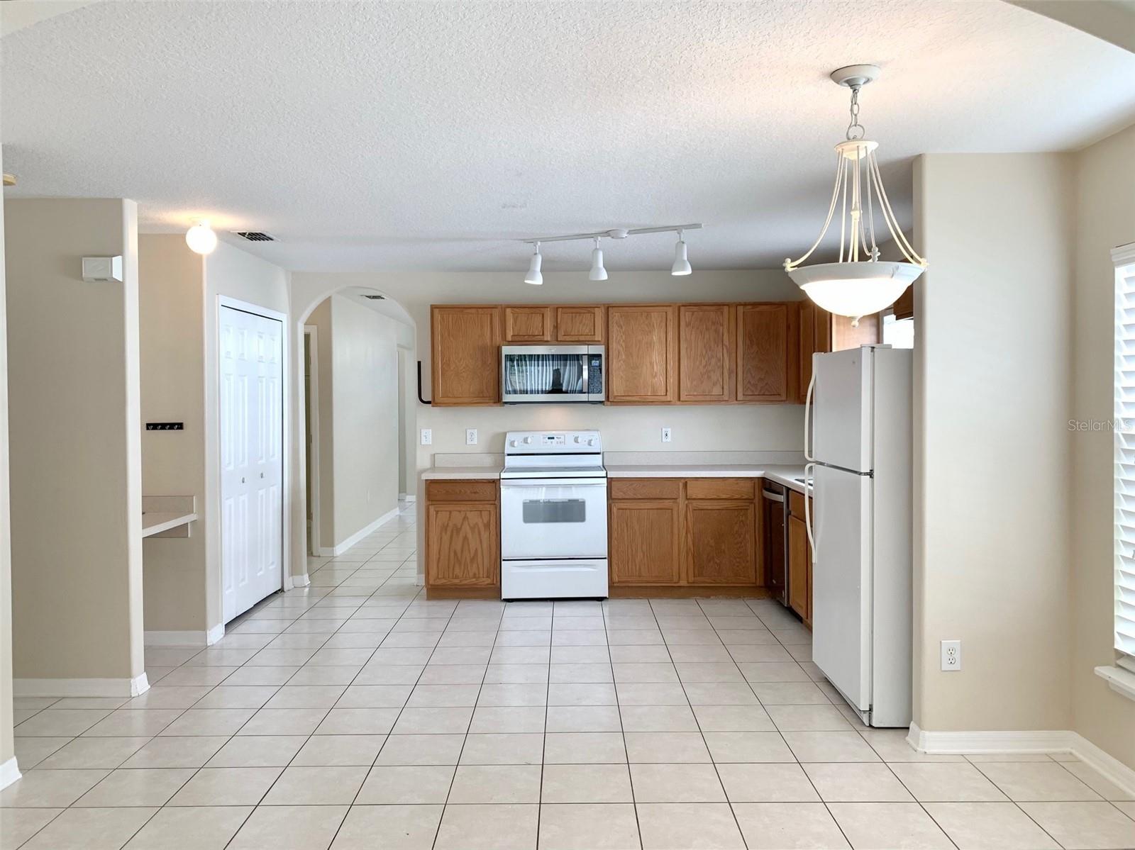 CHASE GROVES UNIT 3 - Residential Lease