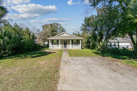 Photo of 2710 W Gonzalez Street, Pensacola, FL 32505 (MLS # TB8467337)