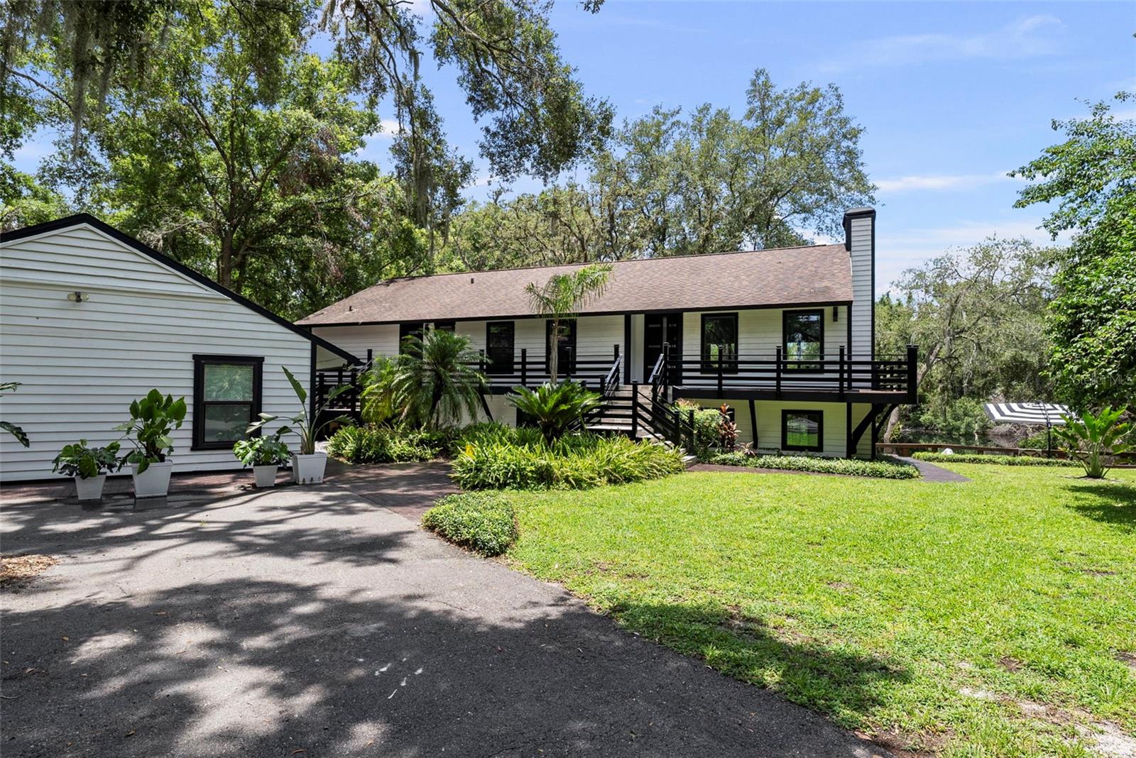 900 OAK HOLLOW PLACE