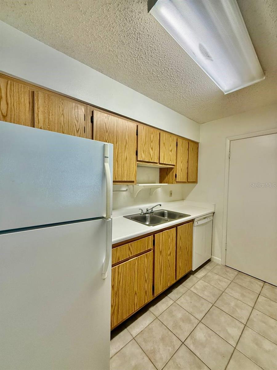 STONE CREEK POINTE A CONDOMINI - Residential Lease