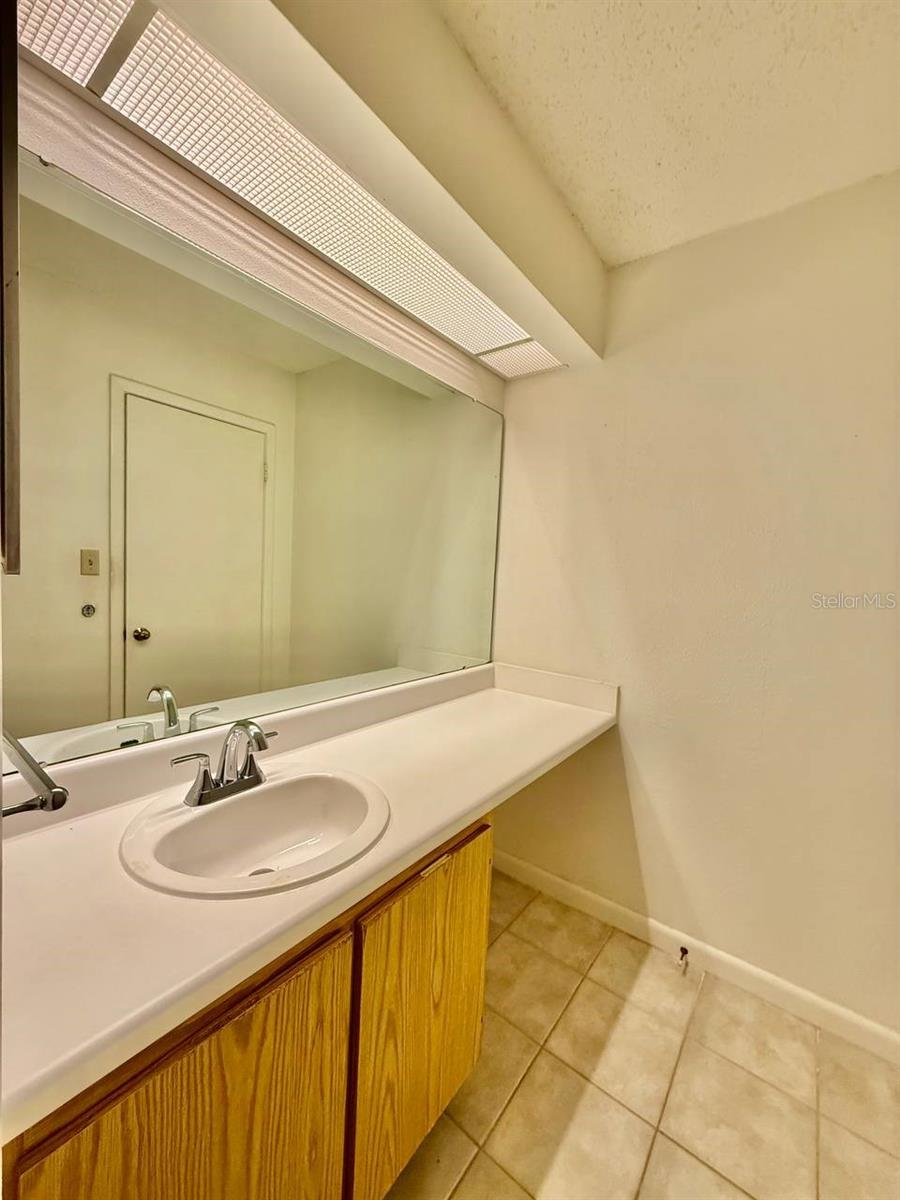 STONE CREEK POINTE A CONDOMINI - Residential Lease