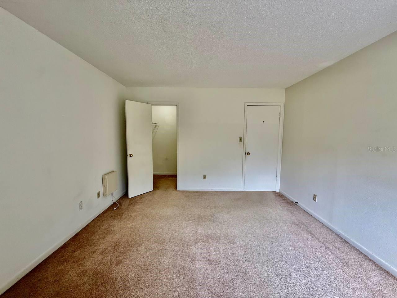 STONE CREEK POINTE A CONDOMINI - Residential Lease